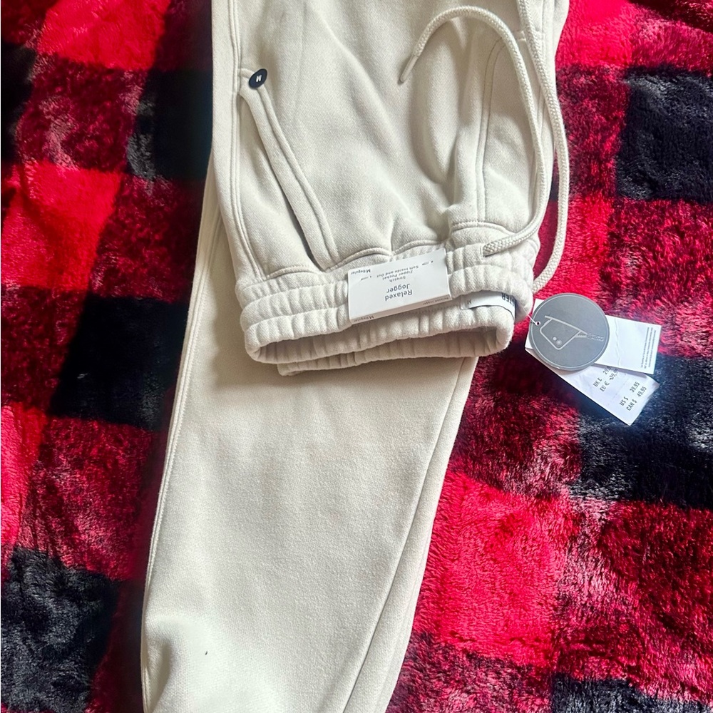 BNWTs Hollister Cream joggers/ Sweatpants